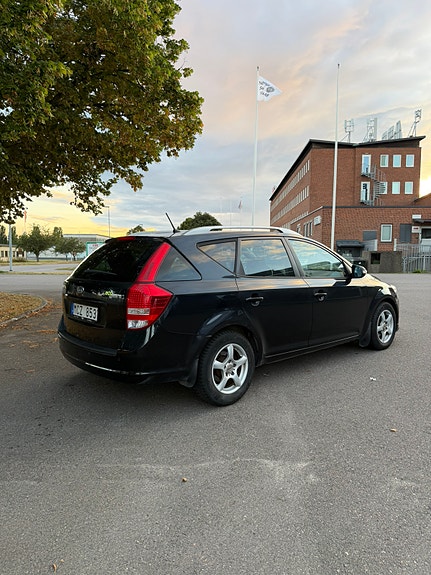 Kia Ceed 3 of 8