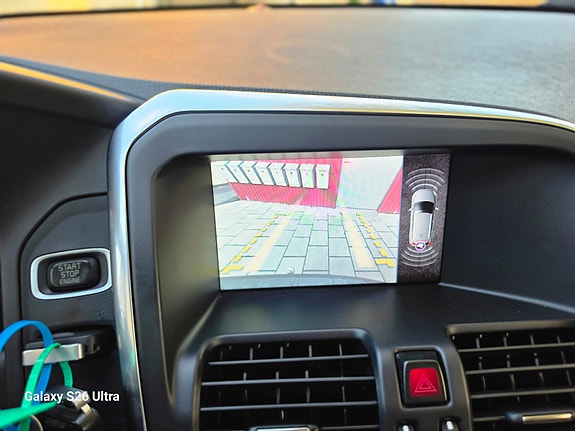 Volvo XC60 2 of 7