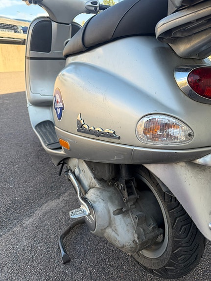 Piaggio Vespa ET4 150 2 of 6