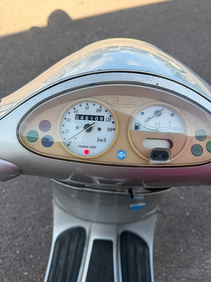 Piaggio Vespa ET4 150 4 of 6
