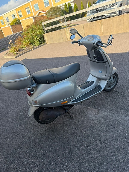 Piaggio Vespa ET4 150 5 of 6