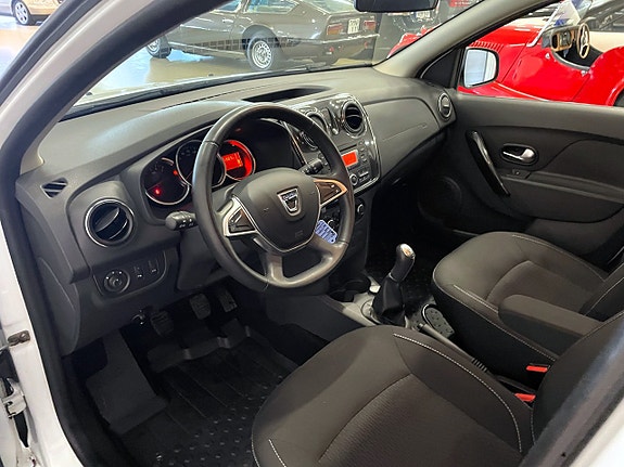 Dacia Logan 8 of 14
