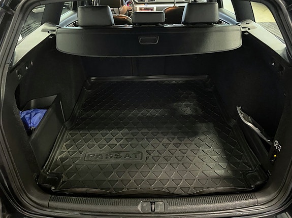 Volkswagen Passat Alltrack 16 of 18