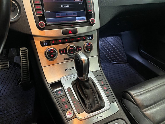 Volkswagen Passat Alltrack 12 of 18