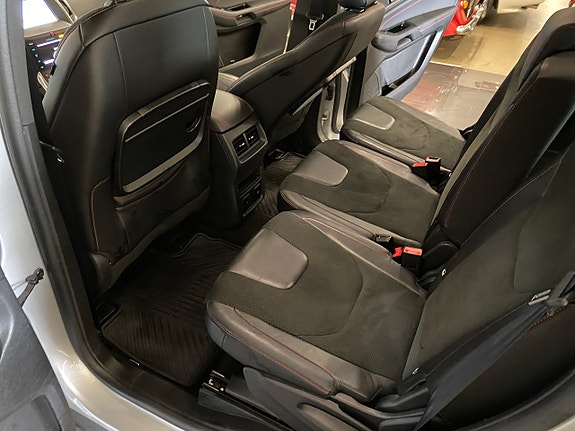 Ford S-MAX 16 of 24
