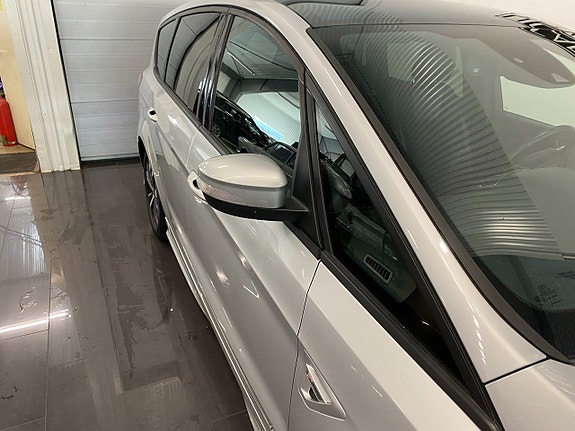 Ford S-MAX 9 of 24