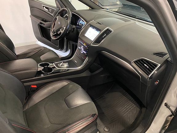 Ford S-MAX 18 of 24