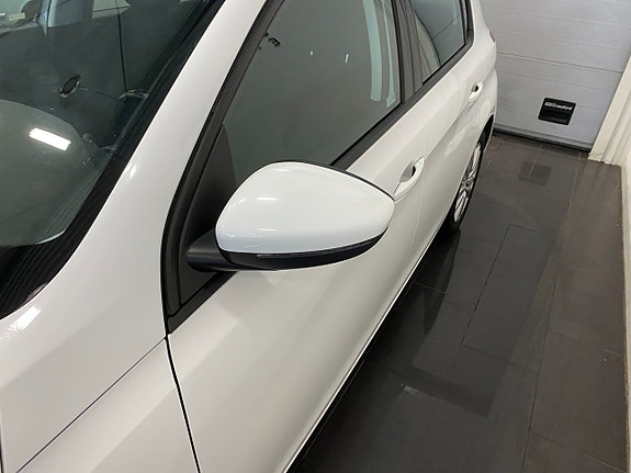 Peugeot 308 8 of 25