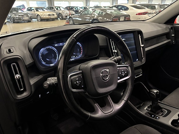 Volvo XC40 7 of 14