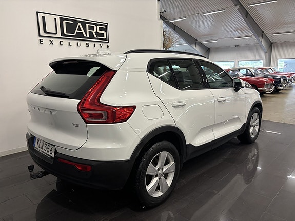 Volvo XC40 3 of 14