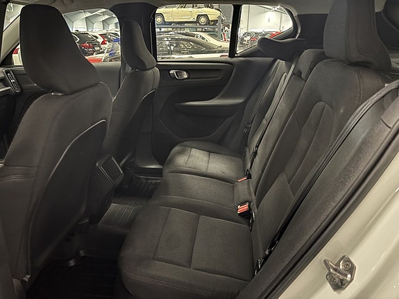 Volvo XC40 10 of 14