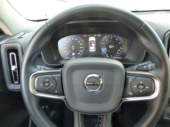 Volvo XC40 9 of 14
