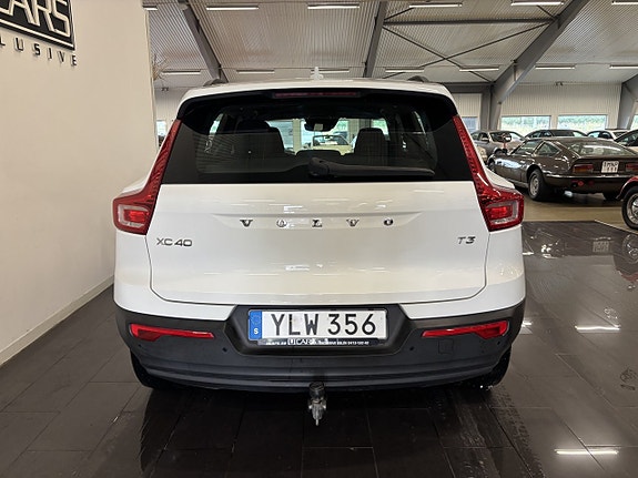 Volvo XC40 4 of 14