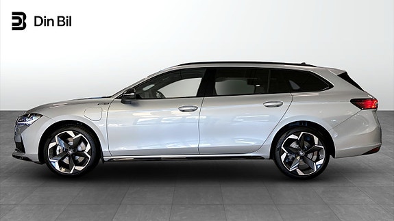 Skoda Superb 2 of 24