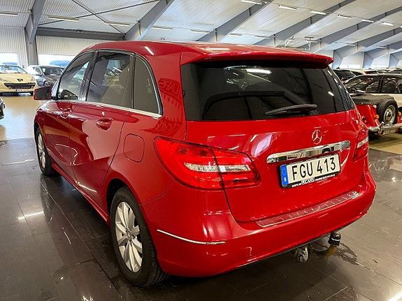Mercedes-Benz B180 5 of 15