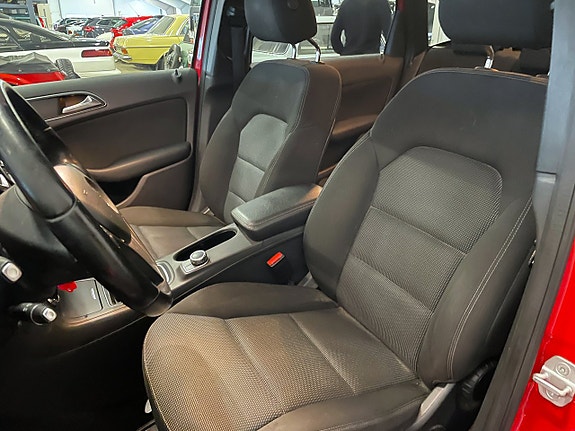 Mercedes-Benz B180 9 of 15