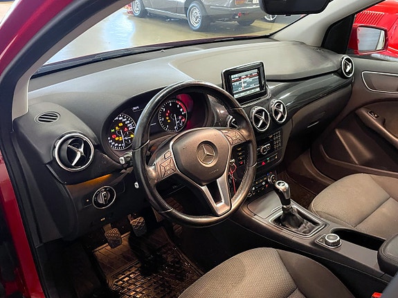 Mercedes-Benz B180 8 of 15
