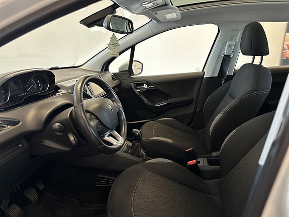 Peugeot 208 14 of 21