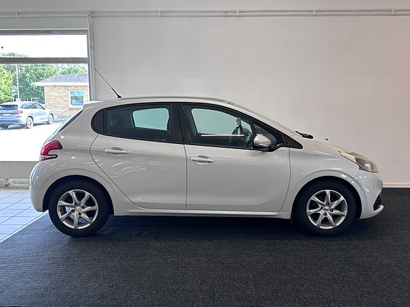 Peugeot 208 6 of 21