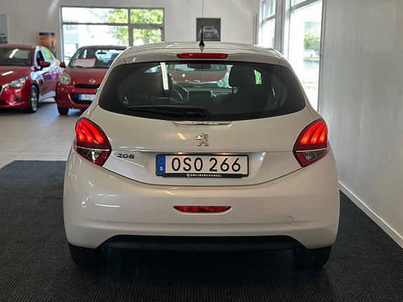Peugeot 208 3 of 21