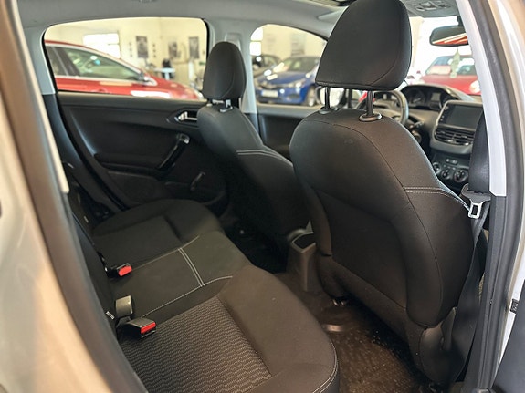 Peugeot 208 21 of 21