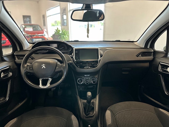 Peugeot 208 16 of 21