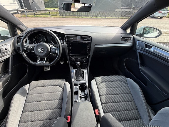 Volkswagen Golf VII 7 of 9