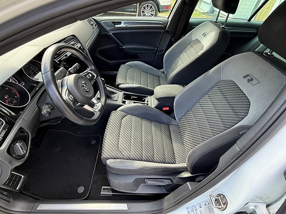 Volkswagen Golf VII 6 of 9