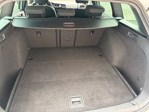 Volkswagen Golf VII 9 of 9