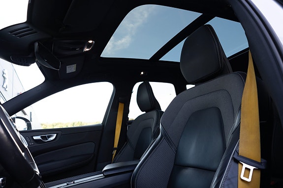 Volvo XC60 11 of 16