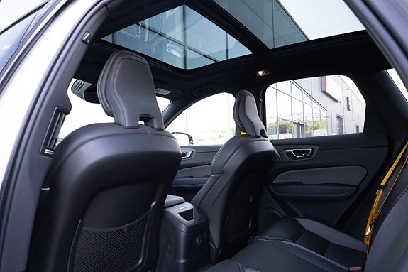 Volvo XC60 16 of 16