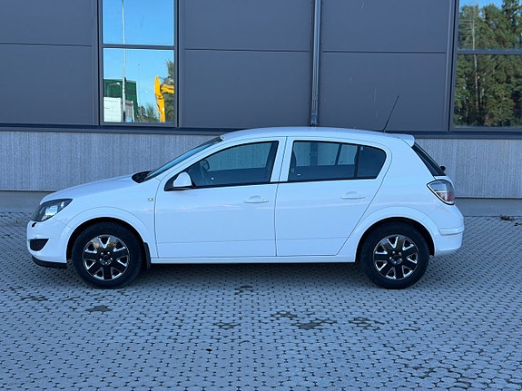 Opel Astra 2 of 11