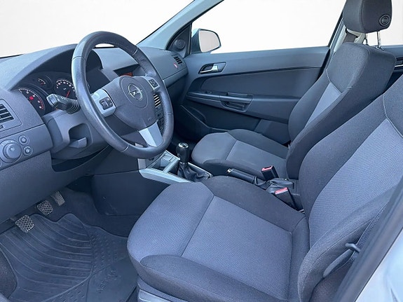 Opel Astra 8 of 11