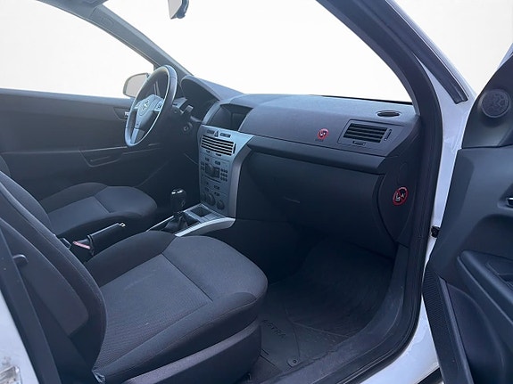 Opel Astra 10 of 11