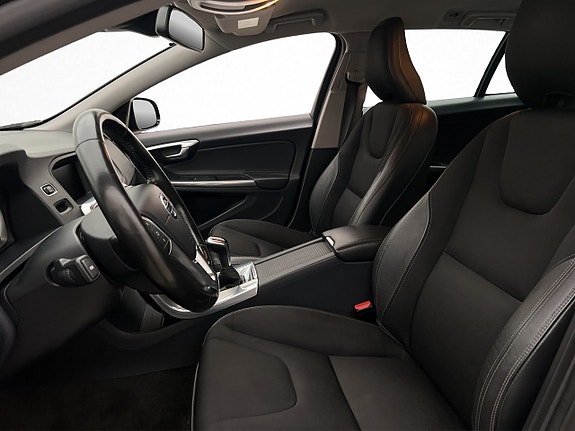 Volvo V60 Cross Country 11 of 28