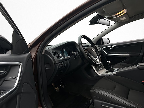 Volvo V60 Cross Country 10 of 28