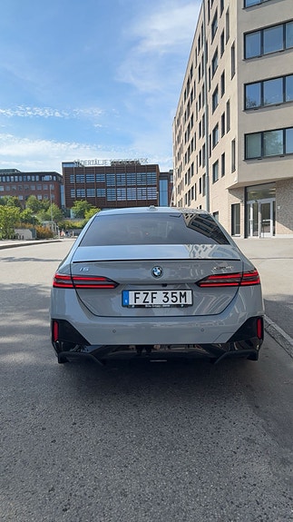 BMW i5 2 of 5