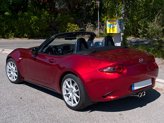Mazda MX-5 2 of 5