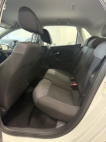 Volkswagen Polo 13 of 13