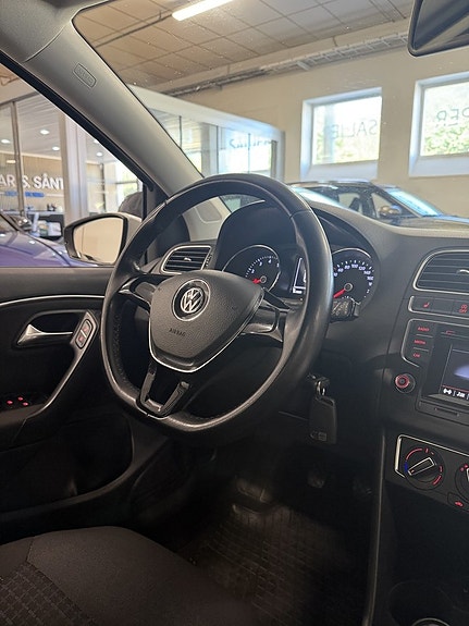 Volkswagen Polo 10 of 13