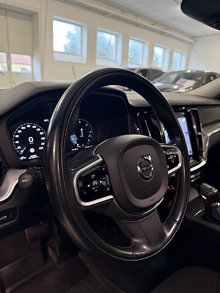 Volvo V60 7 of 16
