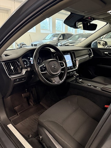 Volvo V60 6 of 16