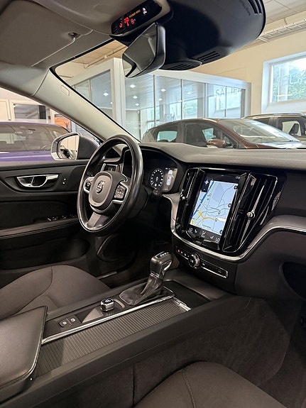 Volvo V60 12 of 16