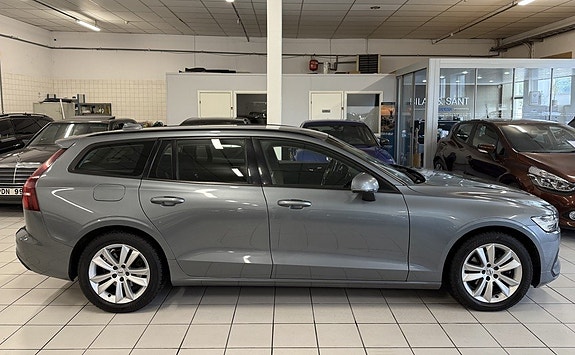Volvo V60 2 of 16