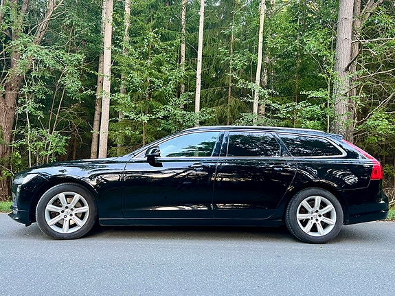 Volvo V90 2 of 6