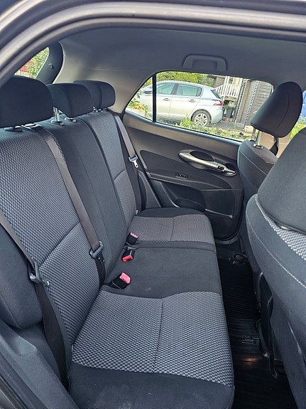 Toyota Auris 7 of 8