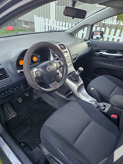 Toyota Auris 5 of 8