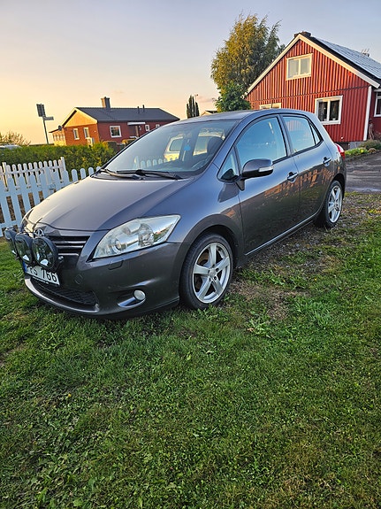 Toyota Auris 2 of 8