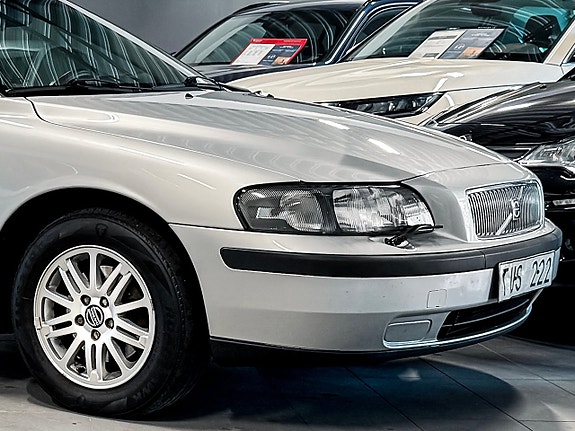Volvo V70 3 of 14