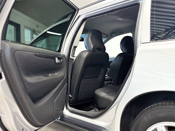 Volvo V70 11 of 14
